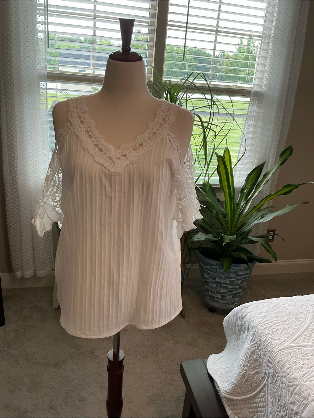Women's White Lace-Trim Cold Shoulder Camisole